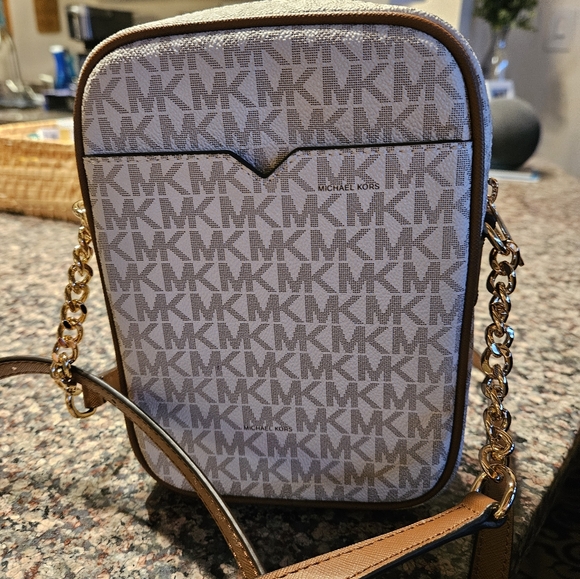 Michael Kors Crossbody Handbag - Picture 6 of 9